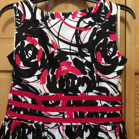 Ladies geometric dress - Picture 4 of 5